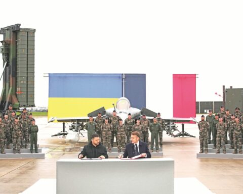 ΜΑΚΡΟΝ ΖΕΛΕΝΣΚΙ