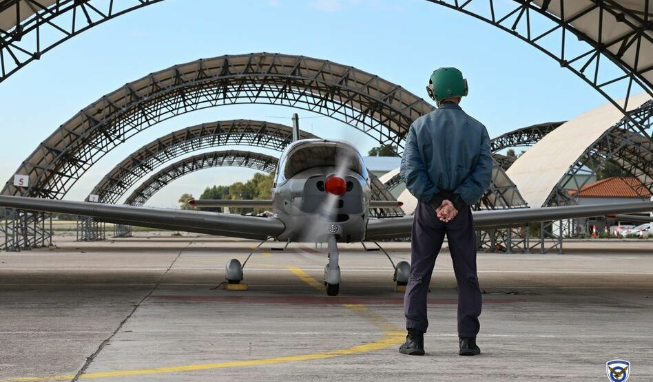 Πτήσεις μαθητών με εκπαιδευτικά αεροσκάφη της Πολεμικής Αεροπορίας