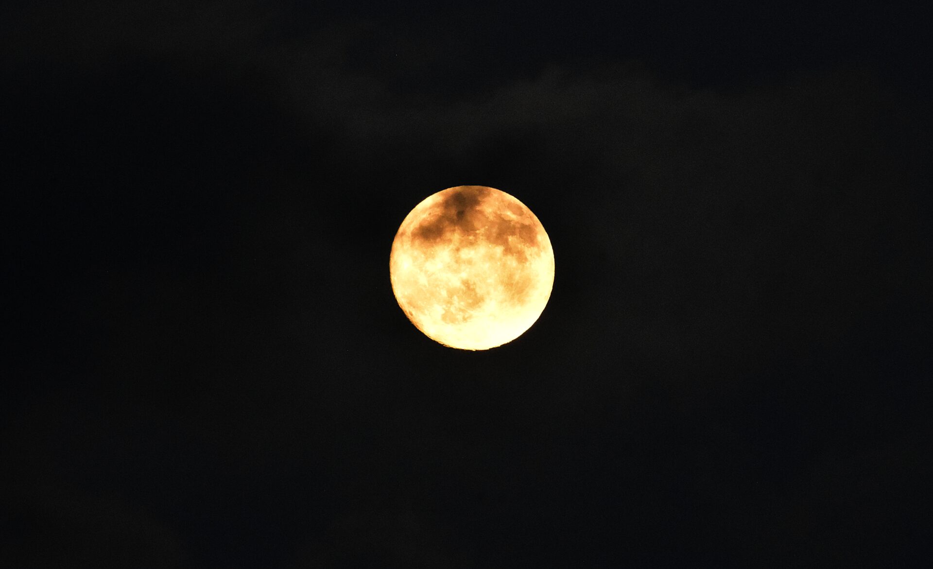 Εντυπωσιακές εικόνες από την μεγαλύτερη πανσέληνο της χρονιάς, φεγγάρι του Κάστορα, πανσέληνος Νοεμβρίου 2025