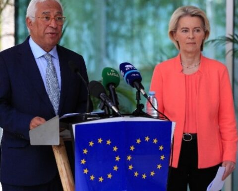 Φον ντερ Λάιεν-Κόστα: Είμαστε ενωμένοι στην υποστήριξη της Ουκρανίας