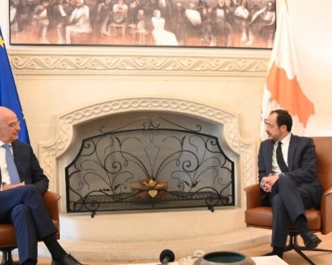 SAFE, αμυντική σύμπραξη και περιφερειακά σχήματα στο επίκεντρο της επίσκεψης Δένδια στην Κύπρο