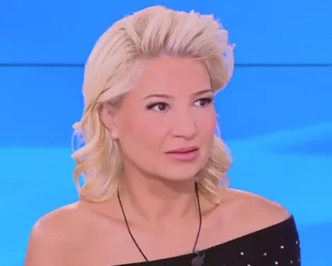 Φαίη, εκτός από τους φρονιμίτες που έβγαλες, να κλείνεις και λίγο το στόμα σου