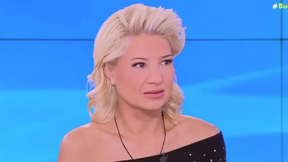 Φαίη, εκτός από τους φρονιμίτες που έβγαλες, να κλείνεις και λίγο το στόμα σου