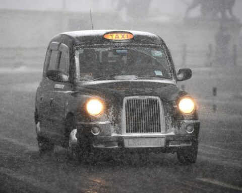 ΤΑΞΙ ΝΤΟΥΜΠΑΙ