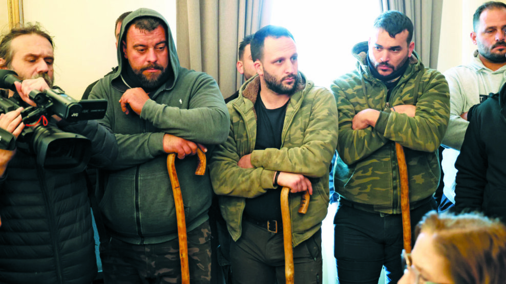 ΑΓΡΟΤΕΣ ΜΠΛΟΚΑ