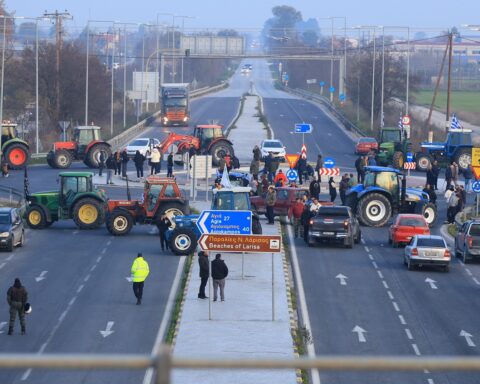 ΑΓΡΟΤΕΣ ΜΠΛΟΚΟ
