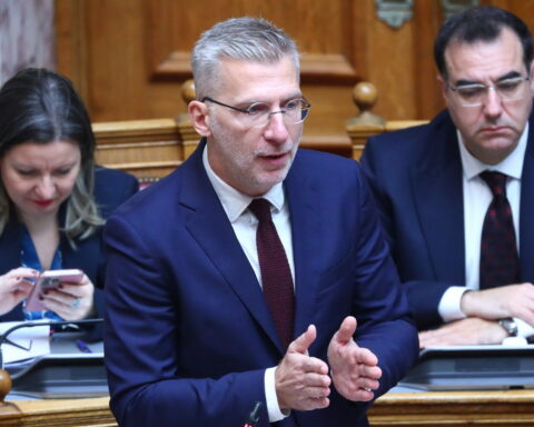 ΣΚΕΡΤΣΟΣ ΒΟΥΛΗ