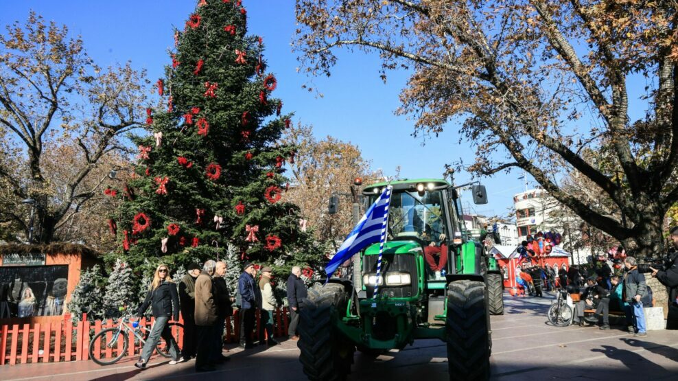 ΑΓΡΟΤΕΣ ΜΠΛΟΚΟ ΧΡΙΣΤΟΥΓΕΝΝΑ