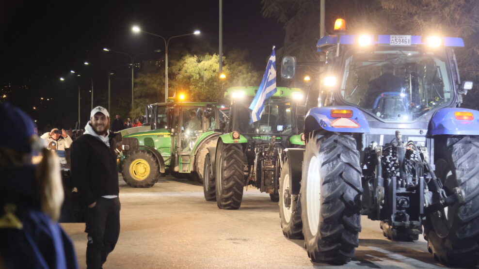 Οι αγρότες αποφασίζουν στα μπλόκα για τη συνέχεια των κινητοποιήσεων