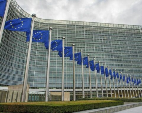 Ε.Ε.: Στο τραπέζι δάνειο