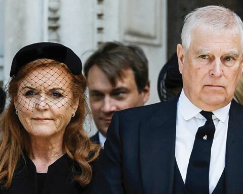 Χρησιμοποίησε το ταξίδι του στην Κίνα για να κλείσει ιδιωτική συμφωνία για το πετρέλαιο;