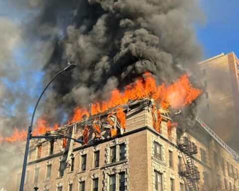 Πυρκαγιά σε κτίριο στο Μανχάταν – 140 πυροσβέστες στο σημείο