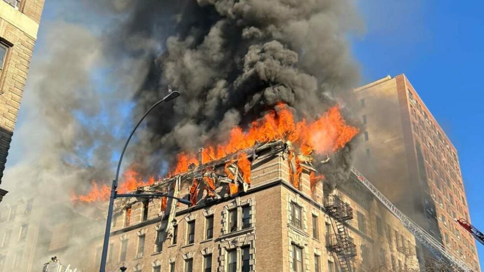 Πυρκαγιά σε κτίριο στο Μανχάταν – 140 πυροσβέστες στο σημείο