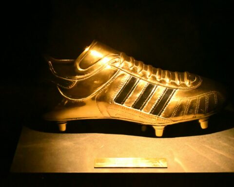 χρυσό παπούτσι