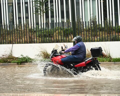 Ποτάμια οι δρόμοι της Αθήνας