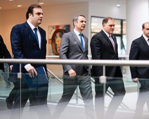 Μποναμάς στους μισθούς