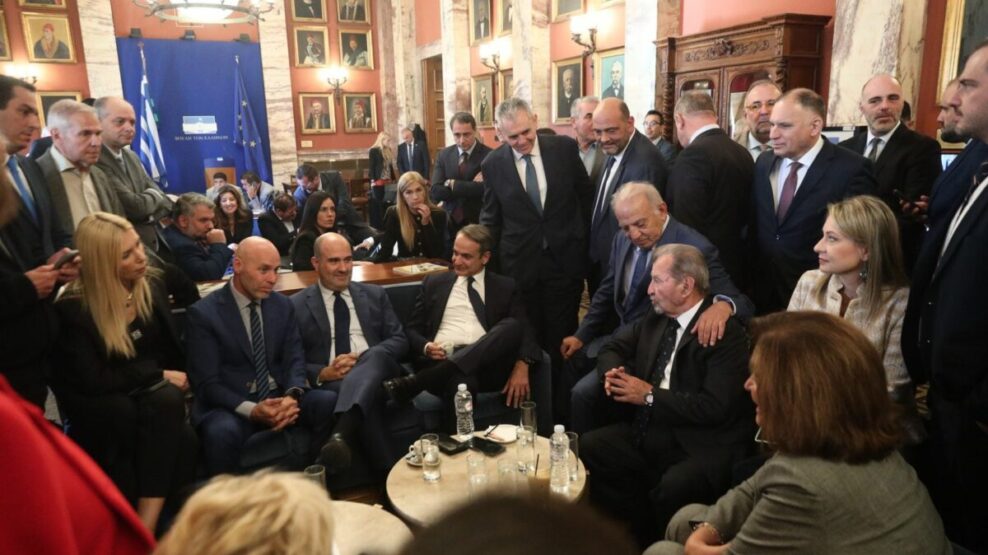 Εορταστικές ζυμώσεις στα... «άτυπα τραπέζια»