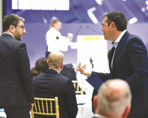 ΤΣΙΠΡΑΣ ΑΝΔΡΟΥΛΑΚΗΣ