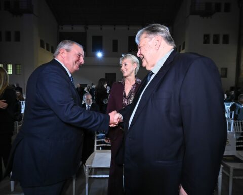 Πολιτικό πείραμα που ξενίζει, κρυφές σκοπιμότητες που ανησυχούν