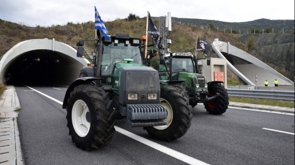 Παραμένουν στα μπλόκα οι αγρότες - Ποιοι δρόμοι είναι αποκλεισμένοι