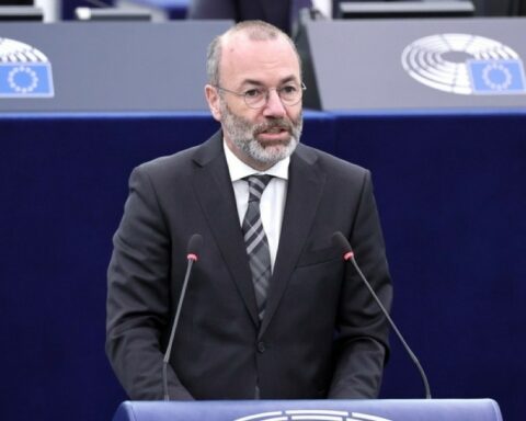 Βέμπερ για εκλογή Πιερρακάκη