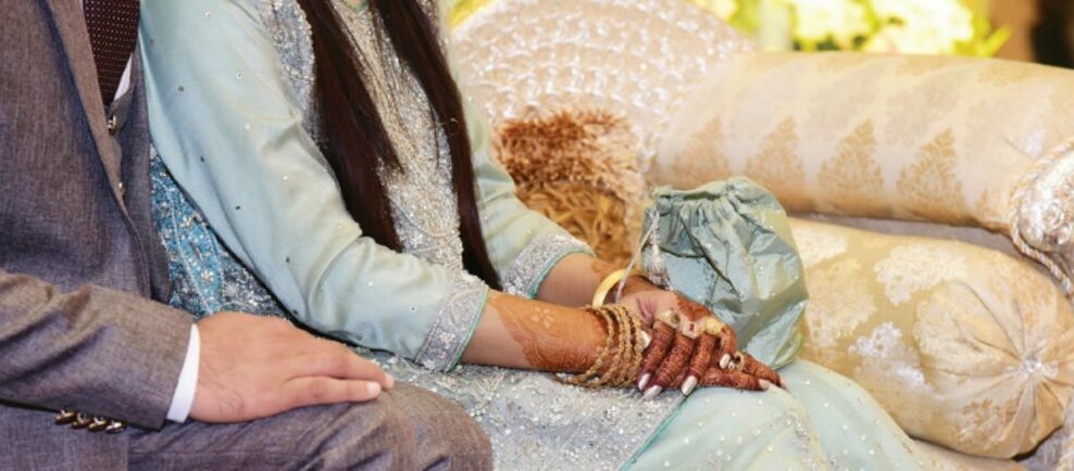 Οργή καθώς το NHS λέει στις μαίες να υποστηρίξουν τον γάμο μεταξύ ξαδέλφων, καθώς μόνο το 15% αποκτά παραμορφωμένα μωρά