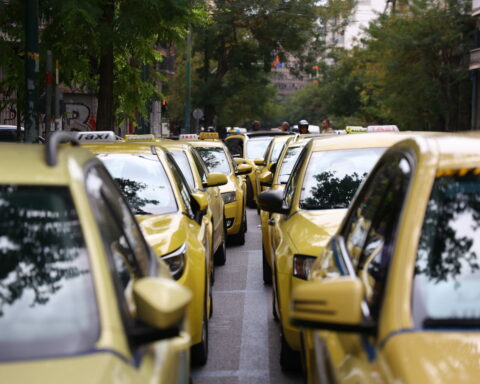 Συνεχίζεται η απεργία των Ταξί και την Πέμπτη 15/1