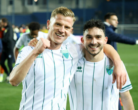 Παναιτωλικός-Λεβαδειακός 1-3: Eπίδειξη δύναμης στο Αγρίνιο και «αγκαλιά» με την τετράδα