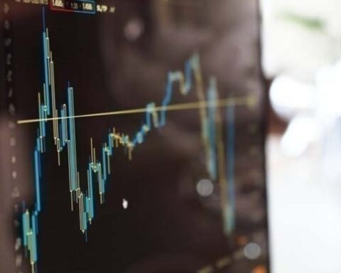 ESM: Στο κλαμπ των ισχυρών της Ευρωζώνης τα ελληνικά ομόλογα