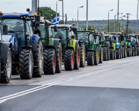 τρακτέρ μπλόκα