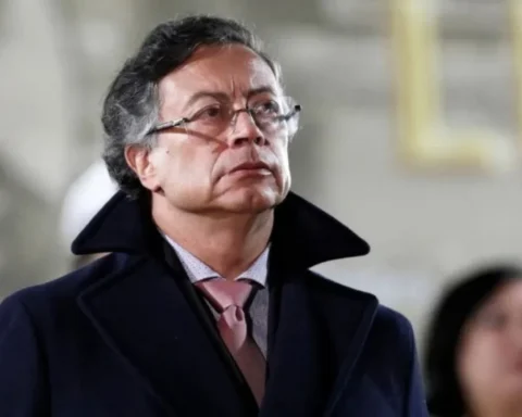 Πρόεδρος της Κολομβίας: "Θα πάρω τα όπλα" για την πατρίδα αν μας επιτεθούν οι ΗΠΑ