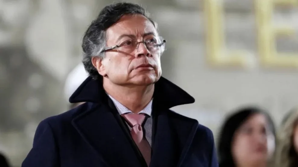 Πρόεδρος της Κολομβίας: "Θα πάρω τα όπλα" για την πατρίδα αν μας επιτεθούν οι ΗΠΑ