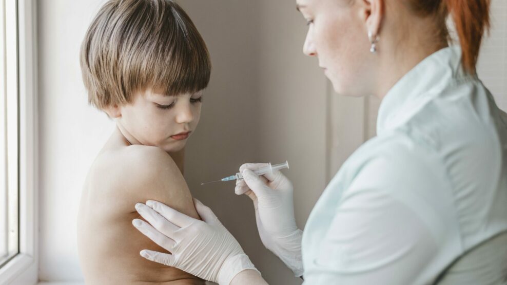 Η Βρετανία χάνει το καθεστώς εξάλειψης της ιλαράς μετά την αύξηση των κρουσμάτων