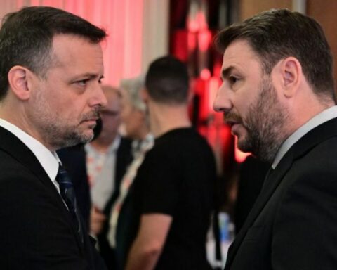 Σφοδρή κριτική Δούκα