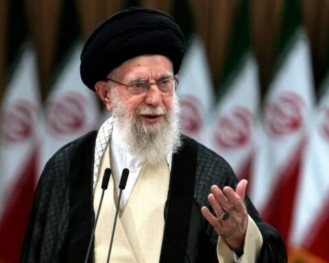 Χαμενεΐ κατά Τραμπ: