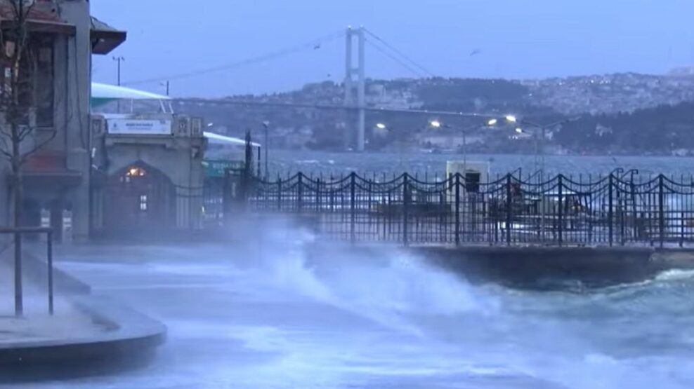 Σφοδρή κακοκαιρία στην Κωνσταντινούπολη: