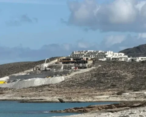 Παρέμβαση ΥΠΕΝ για το ξενοδοχείο στoν Μύτακα στην Μήλο