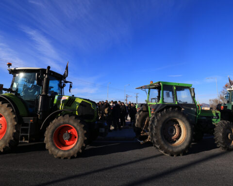 μπλόκο Νίκαια τρακτέρ