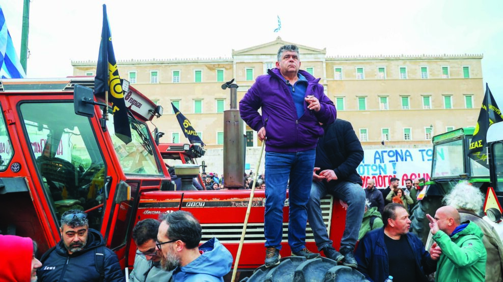 Η πολιορκία της Αθήνας από τα «ψεκασμένα» τρακτέρ