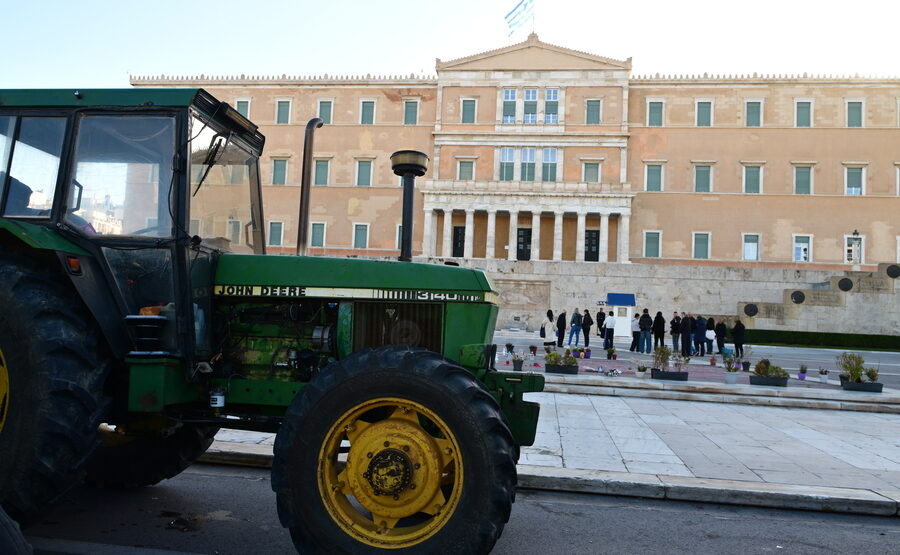 Aγρότες: Αποχωρούν από το Σύνταγμα