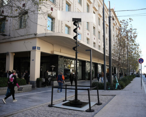 Το εμβληματικό έργο «Αιολικό» του γλύπτη Takis