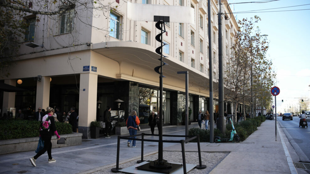 Το εμβληματικό έργο «Αιολικό» του γλύπτη Takis