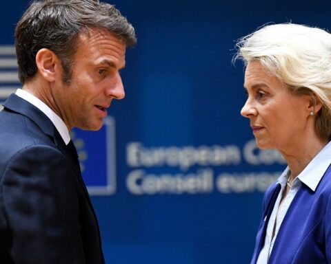 ΜΑΚΡΟΝ ΛΑΙΕΝ ΣΥΝΟΔΟΣ ΚΟΡΥΦΗΣ