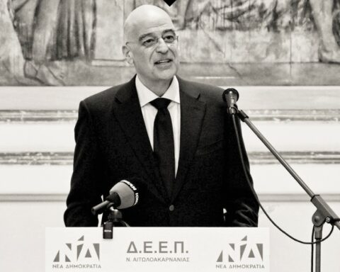 Οι ατάκες Δένδια