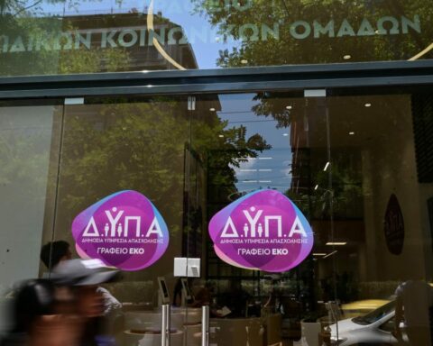 ΔΥΠΑ: Έρχονται επιδόματα των 300 και 750 ευρώ