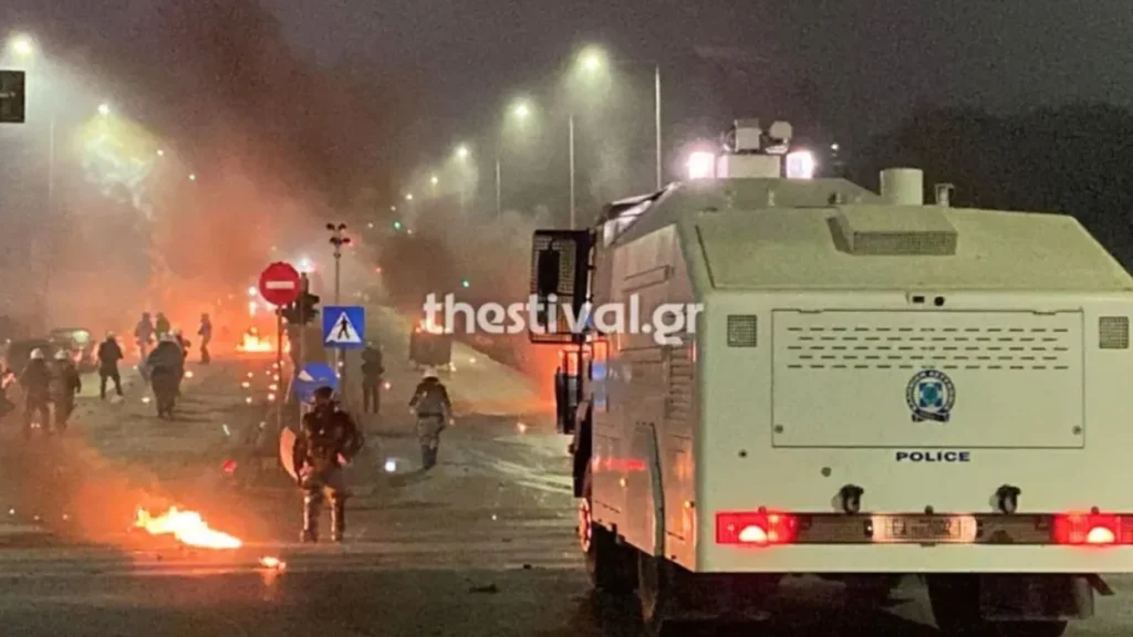 Επεισόδια στο ΑΠΘ: "Αναίτια και απρόκλητη επίθεση" λέει η ΕΛΑΣ – Κοντάρια και μολότοφ εντοπίστηκαν εντός της Πολυτεχνικής Σχολής