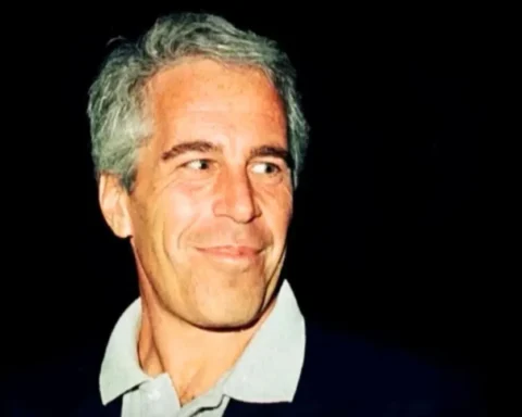 Στρίπερ διεκδικεί 250.000 δολάρια, ισχυριζόμενη ότι είχε σεξουαλικές σχέσεις με τον Έπσταϊν και έναν Δούκα