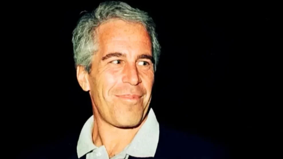 Στρίπερ διεκδικεί 250.000 δολάρια, ισχυριζόμενη ότι είχε σεξουαλικές σχέσεις με τον Έπσταϊν και έναν Δούκα