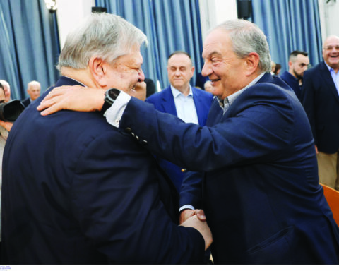 Γιατί ο «Μπένι» αγάπησε ξαφνικά και τον Καραμανλή