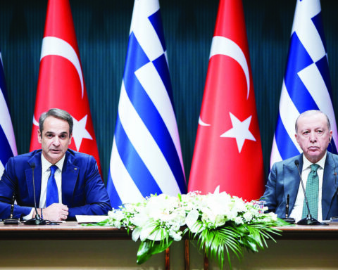 Χαμόγελα για Άγκυρα και «καρφιά» σε ψευτοπατριώτες